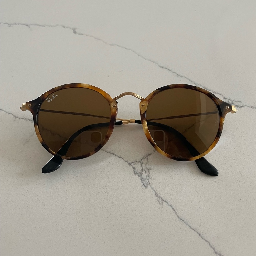 Ray-ban round fleck sunglasses